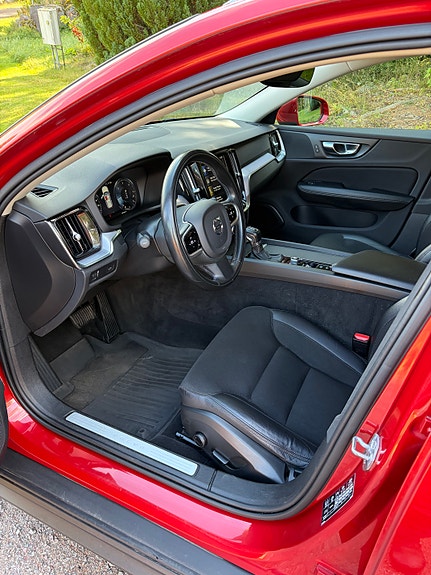 Volvo V60 Cross Country 5 of 7
