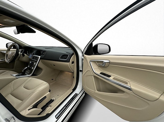 Volvo V60 Cross Country 25 of 30