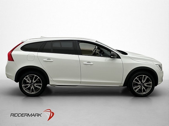 Volvo V60 Cross Country 9 of 30