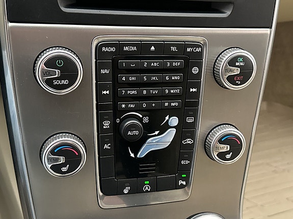 Volvo V60 Cross Country 24 of 30