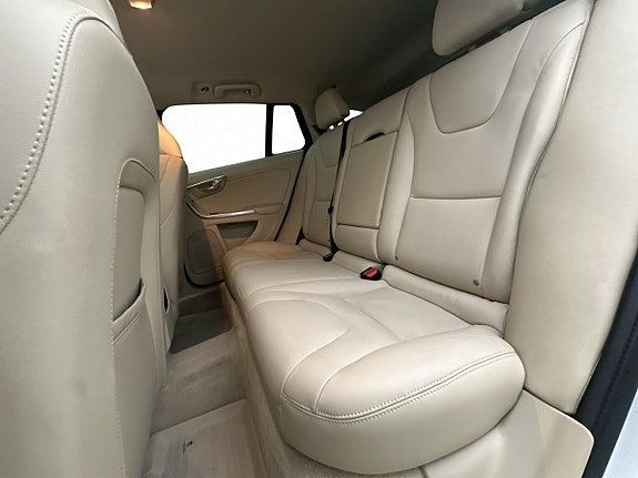 Volvo V60 Cross Country 14 of 30