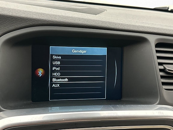 Volvo V60 Cross Country 19 of 30