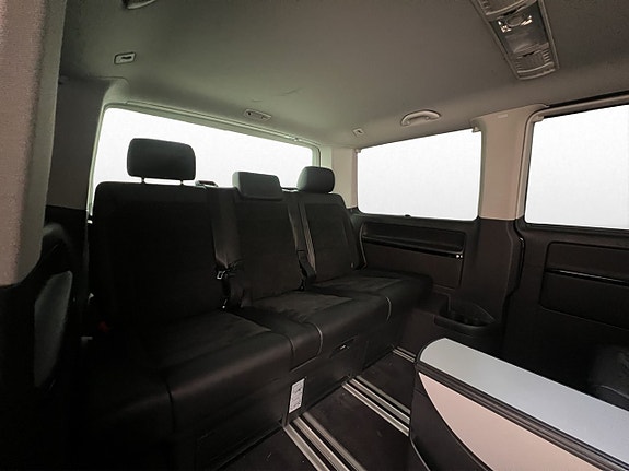 Volkswagen Multivan 26 of 30