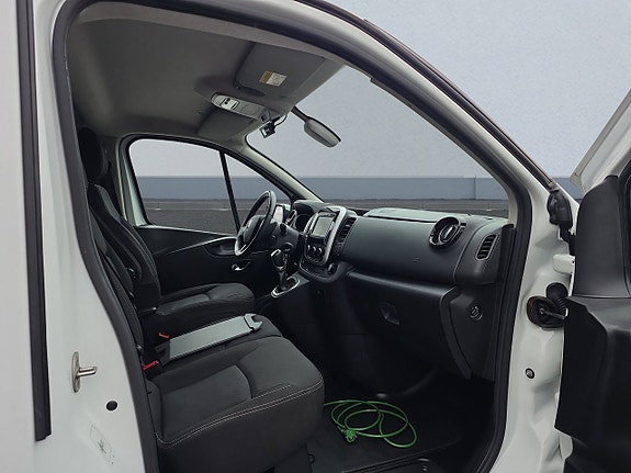 Renault Trafic 6 of 10