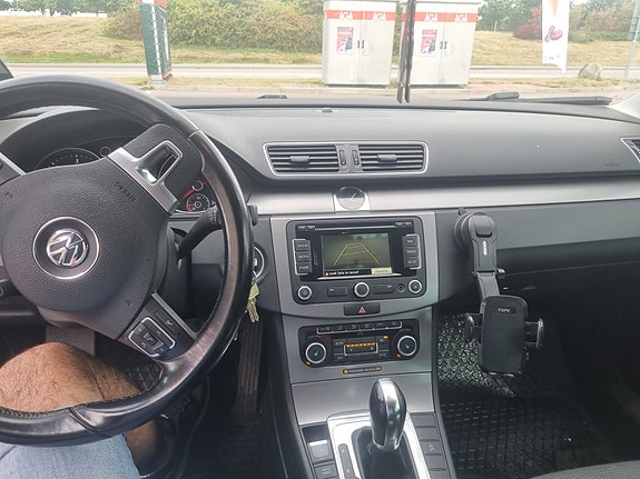Volkswagen Passat 12 of 15