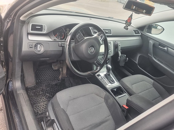 Volkswagen Passat 14 of 15