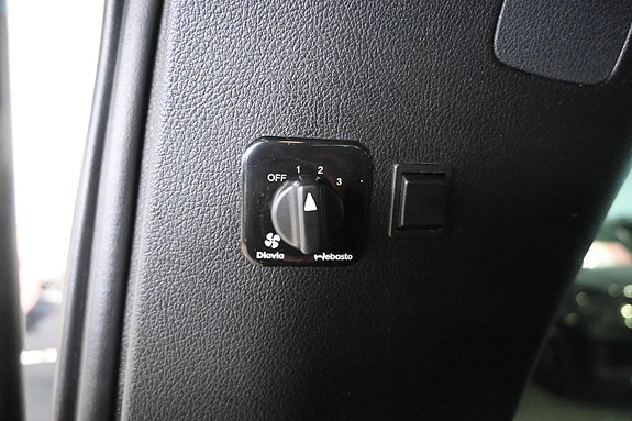 Mercedes-Benz V300 20 of 30