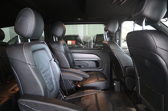 Mercedes-Benz V300 15 of 30