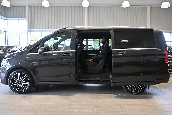 Mercedes-Benz V300 21 of 30