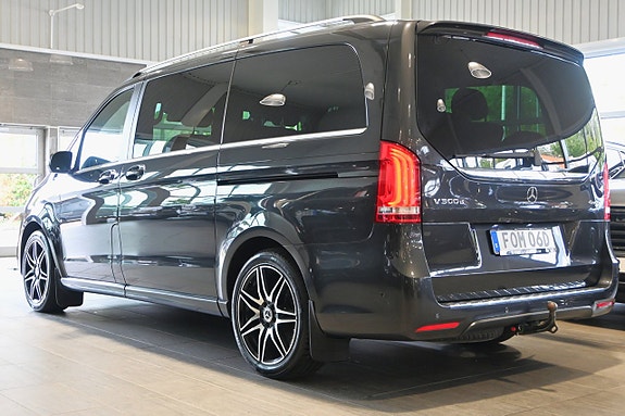Mercedes-Benz V300 3 of 30