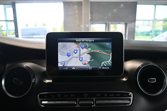 Mercedes-Benz V300 25 of 30