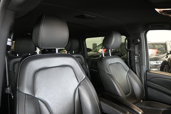 Mercedes-Benz V300 11 of 30