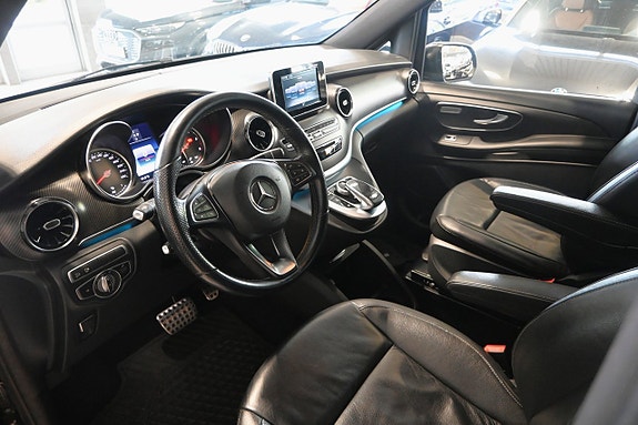 Mercedes-Benz V300 7 of 30