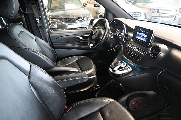 Mercedes-Benz V300 9 of 30