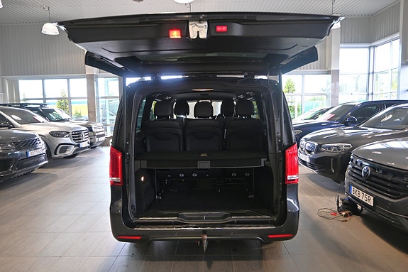 Mercedes-Benz V300 17 of 30