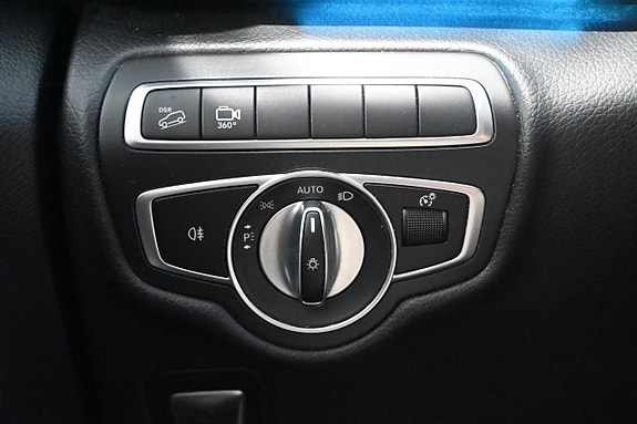 Mercedes-Benz V300 23 of 30