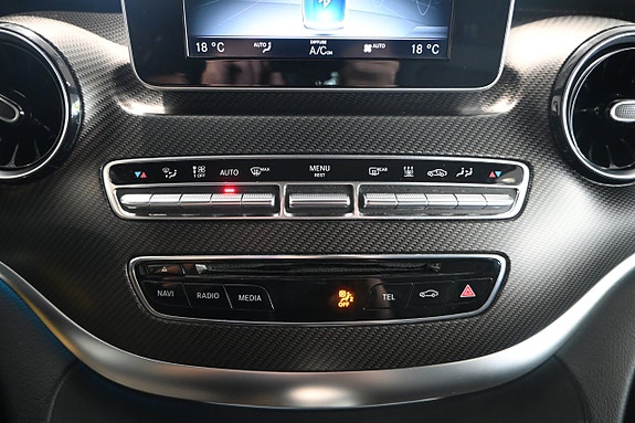 Mercedes-Benz V300 28 of 30
