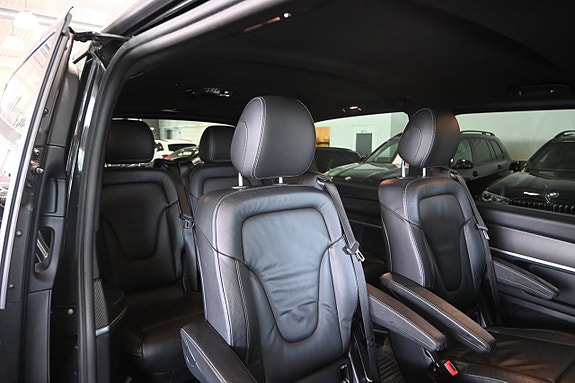 Mercedes-Benz V300 13 of 30