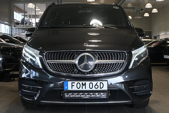 Mercedes-Benz V300 5 of 30