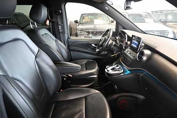 Mercedes-Benz V300 10 of 30