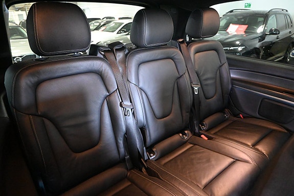 Mercedes-Benz V300 16 of 30