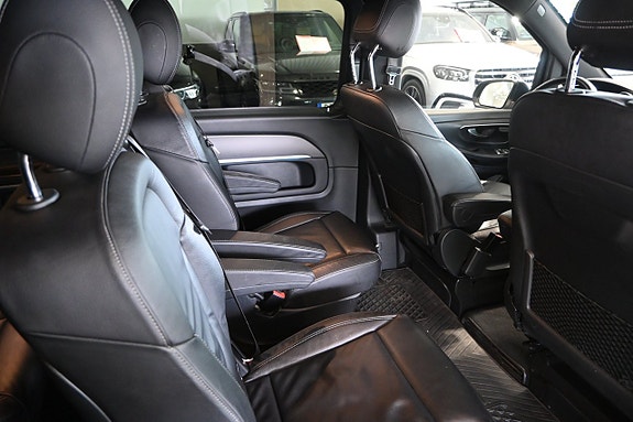 Mercedes-Benz V300 14 of 30