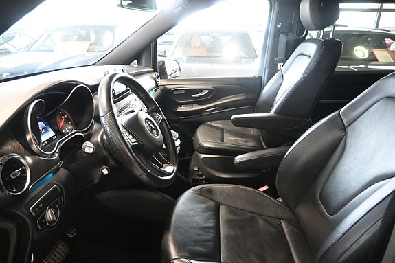 Mercedes-Benz V300 8 of 30