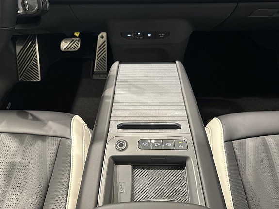 Kia EV9 12 of 23