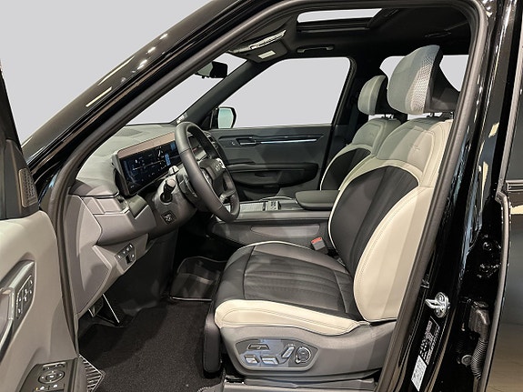 Kia EV9 8 of 23