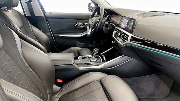 BMW 330e 3 of 11