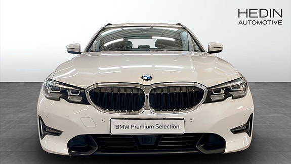 BMW 330e 8 of 11