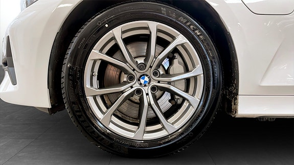 BMW 330e 9 of 11