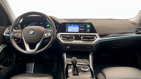 BMW 330e 4 of 11