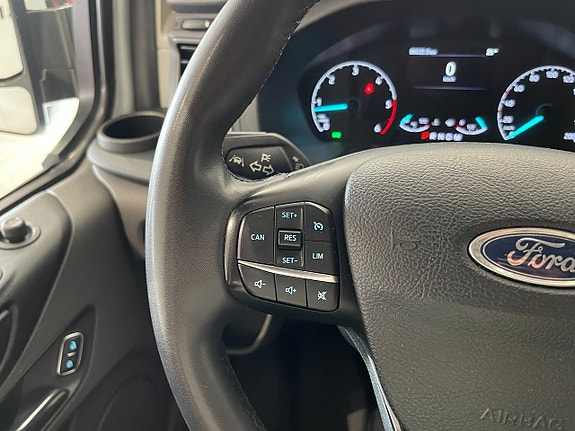 Ford Transit Custom 16 of 27