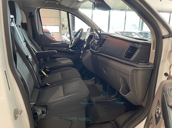 Ford Transit Custom 24 of 27