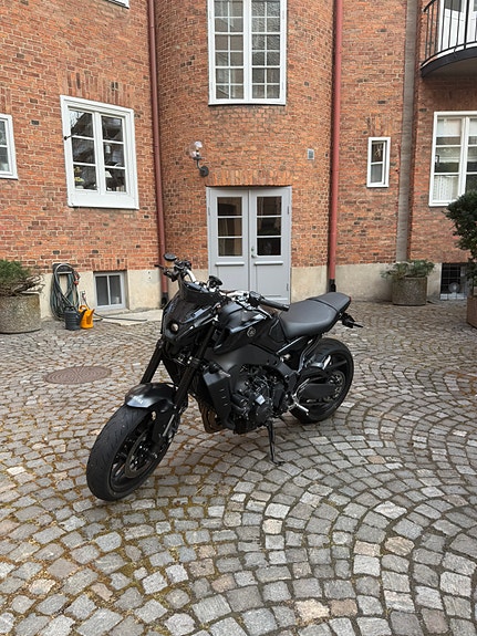 Yamaha MT-09 2 of 8