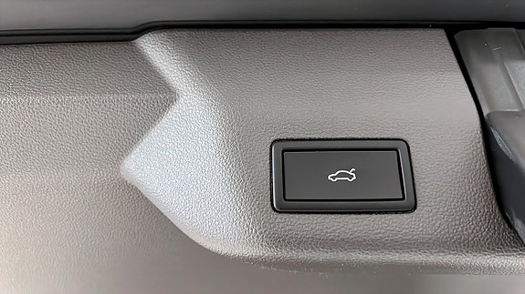 Volkswagen Multivan 21 of 23