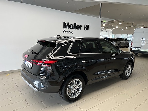 Audi Q3 4 of 17