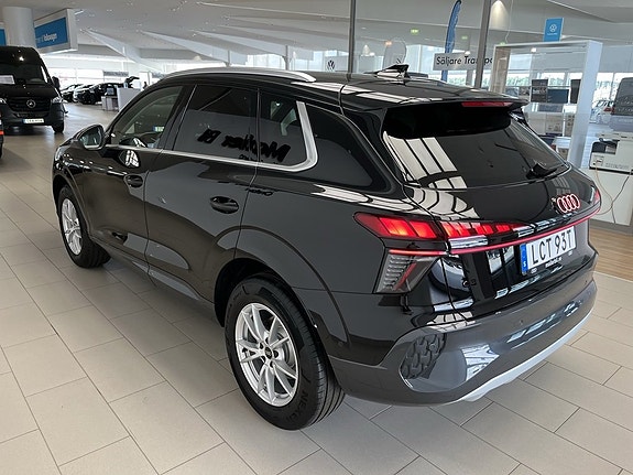Audi Q3 6 of 17
