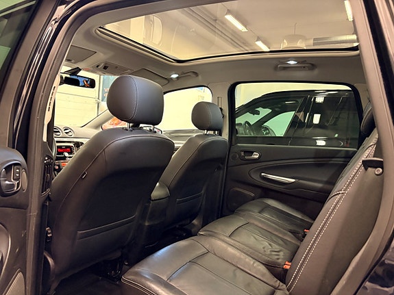 Ford S-MAX 27 of 30