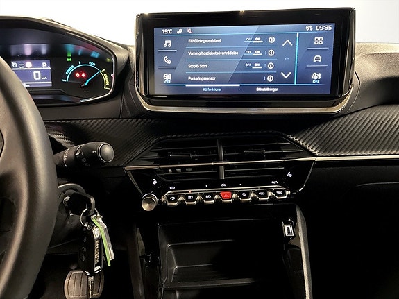 Peugeot 208 12 of 19
