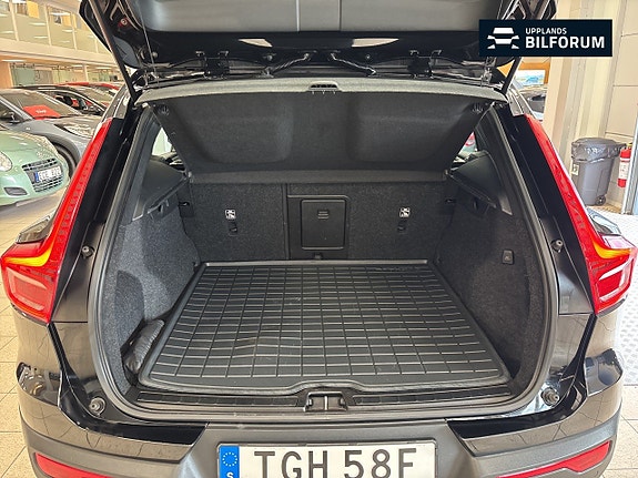 Volvo XC40 14 of 17