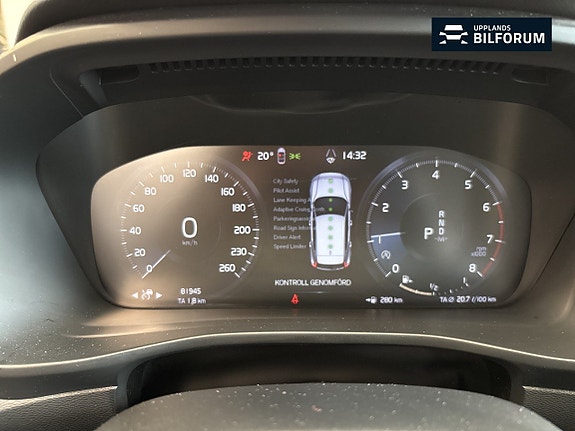 Volvo XC40 10 of 17