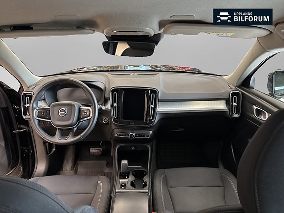 Volvo XC40 7 of 17