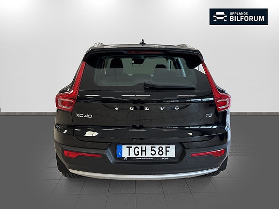 Volvo XC40 5 of 17