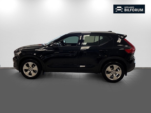 Volvo XC40 4 of 17