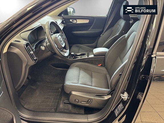 Volvo XC40 8 of 17