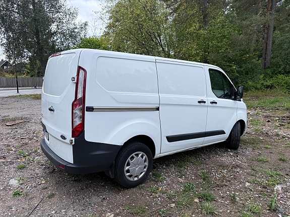 Ford Transit Custom 2 of 10