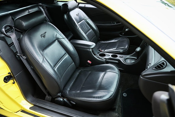 Ford Mustang 15 of 21