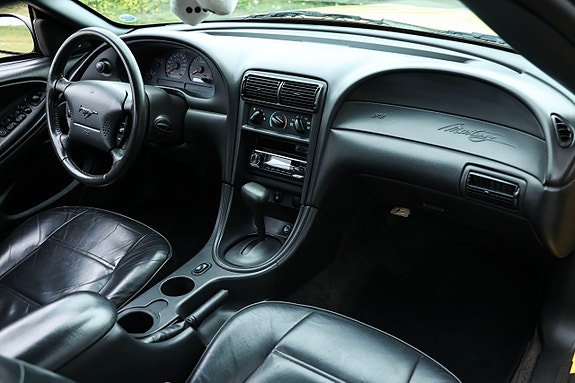 Ford Mustang 14 of 21